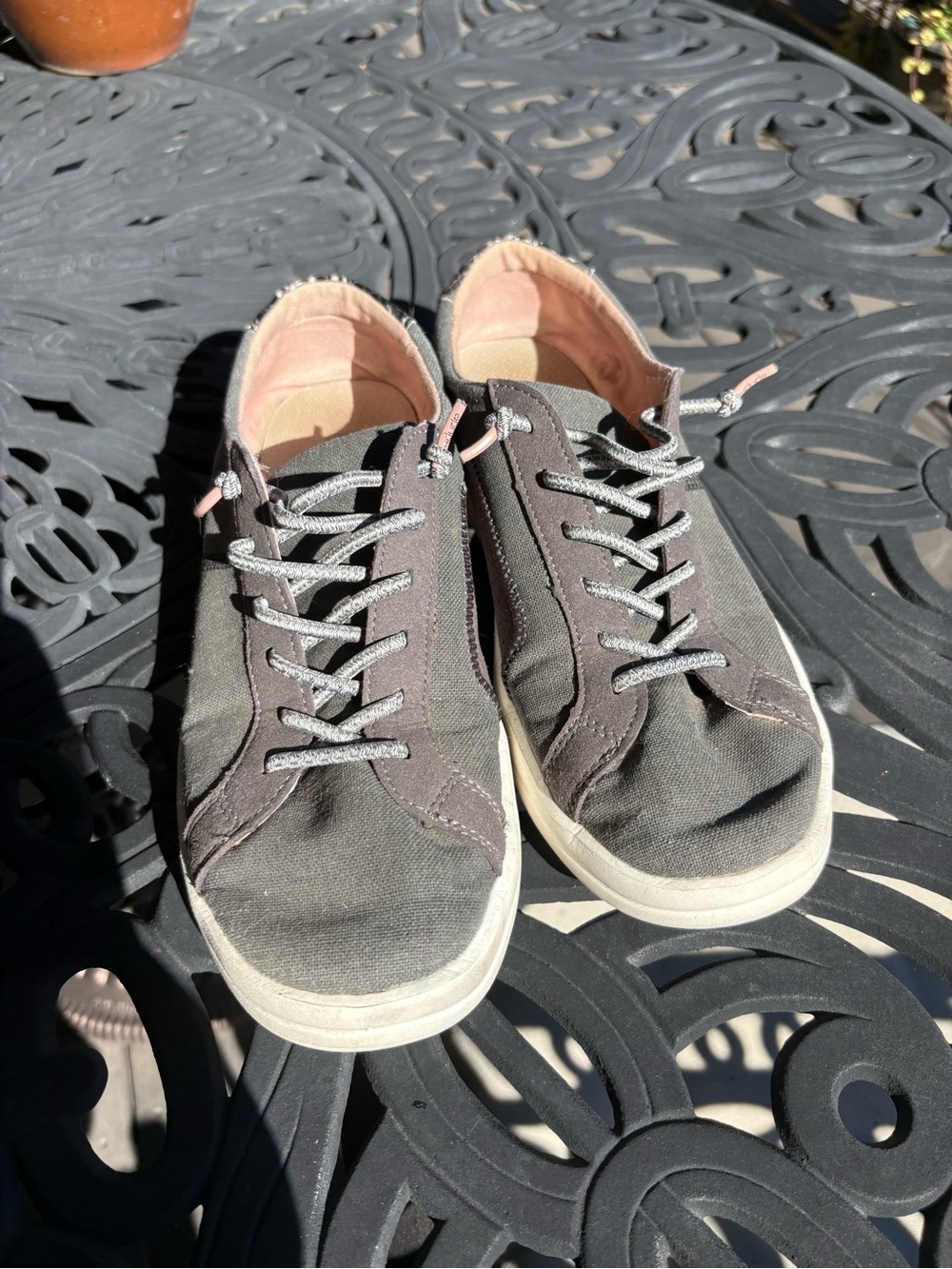 Hey Dude Women's size 9 Low-Top Sneakers in Charcoal